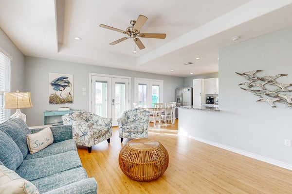 Heron's Hideaway: Brand-New Home w/Screened Porch, Boat Parking - Walk to Bay