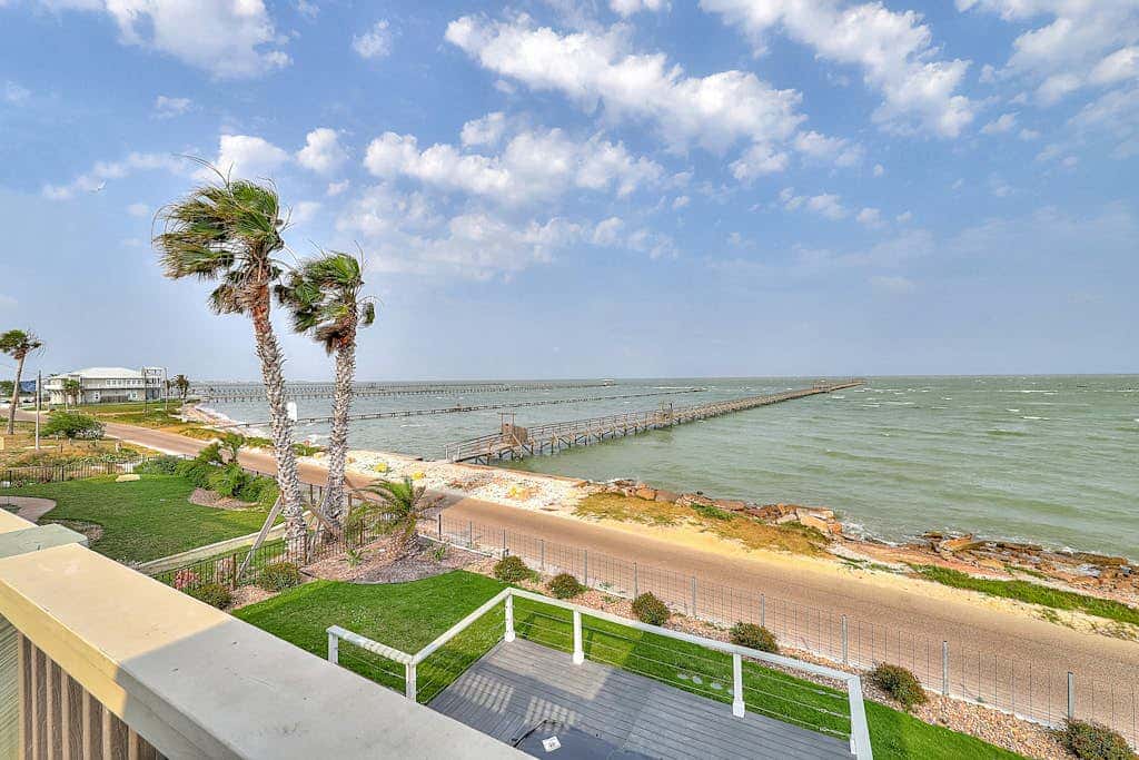 Inkies Retreat - Waterfront Home with Swim Spa