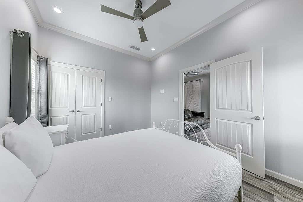 Inkies Retreat - Waterfront Home with Swim Spa