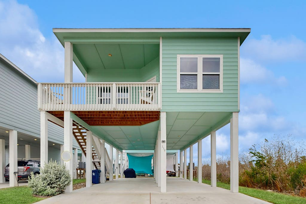 Salty Soles - Shared Pool, Patio & BBQ