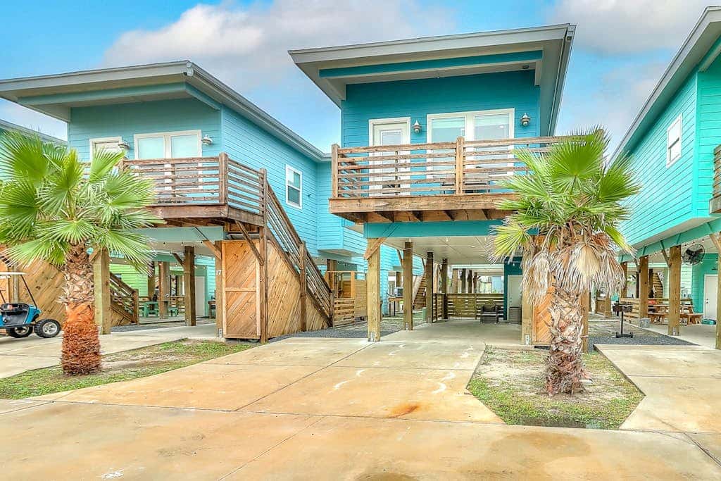 Stack Overflow - Balcony, Pool & Dog-Friendly