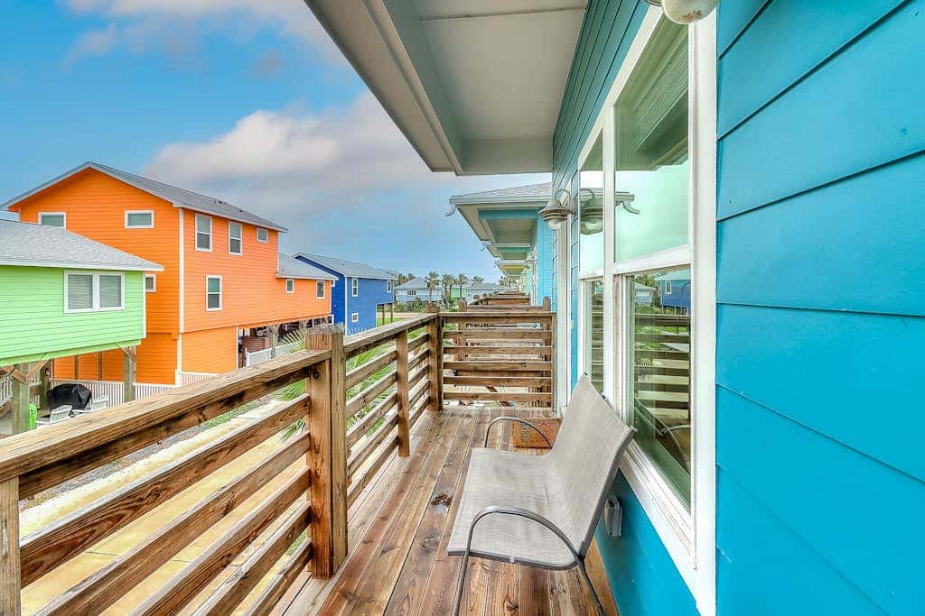 Stack Overflow - Balcony, Pool & Dog-Friendly