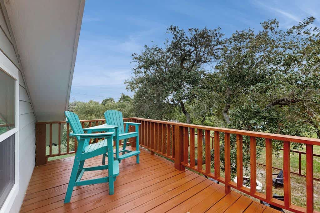 Deluxe Getaway on Big Corner Lot -- Great Locale Near Bay