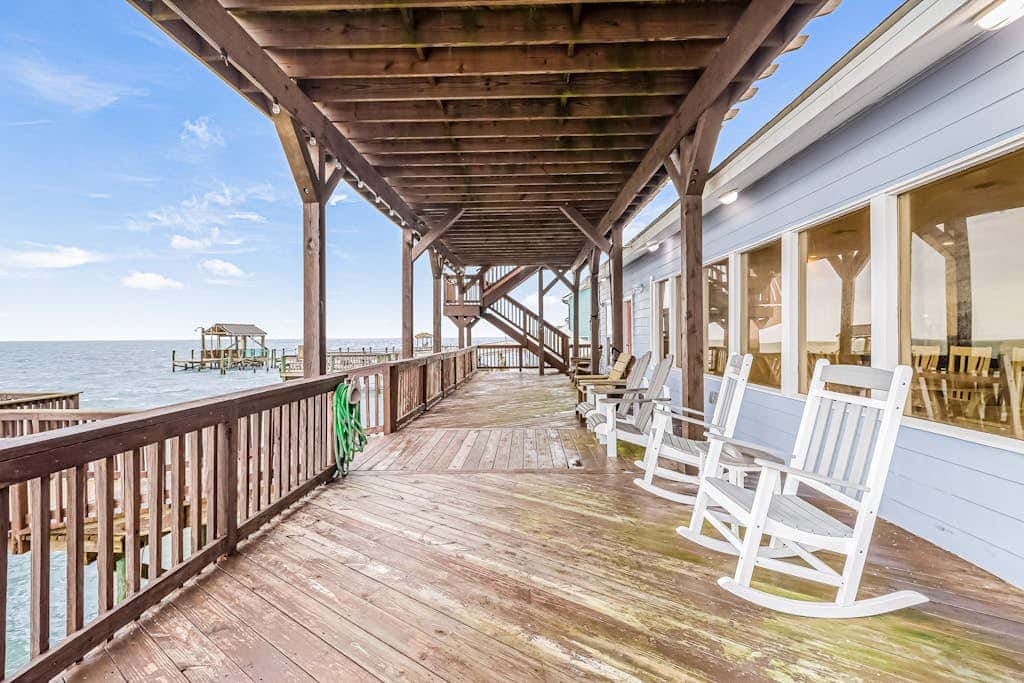 Bay Breeze Beauty - Waterfront, Hot Tub & Dogs OK