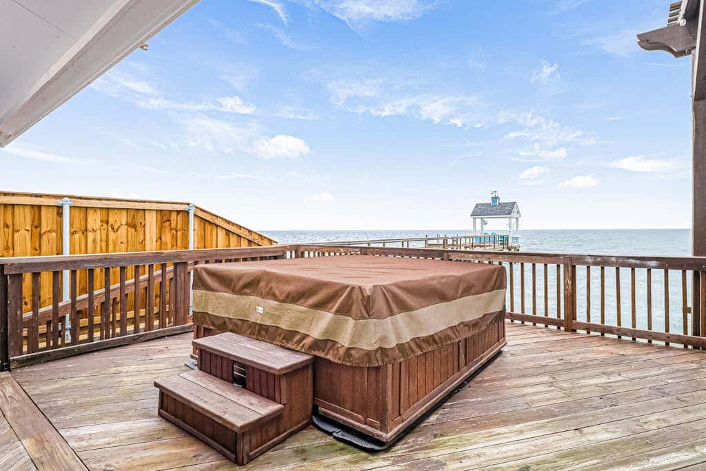 Bay Breeze Beauty - Waterfront, Hot Tub & Dogs OK