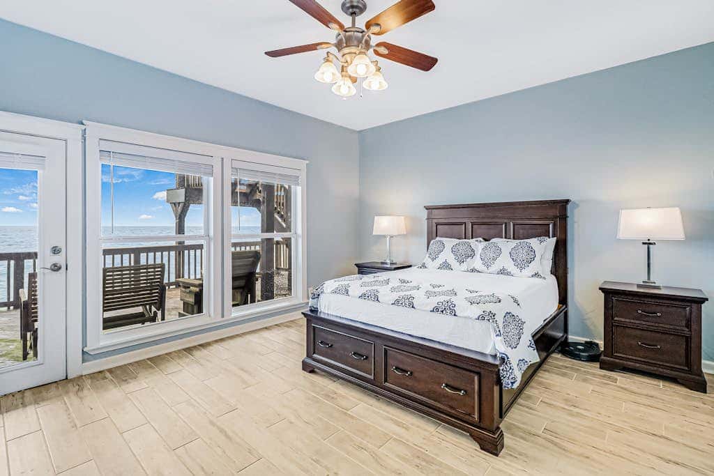 Bay Breeze Beauty - Waterfront, Hot Tub & Dogs OK