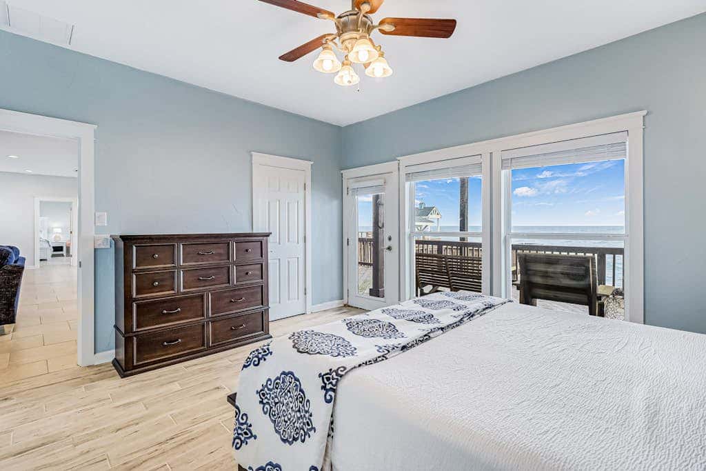 Bay Breeze Beauty - Waterfront, Hot Tub & Dogs OK