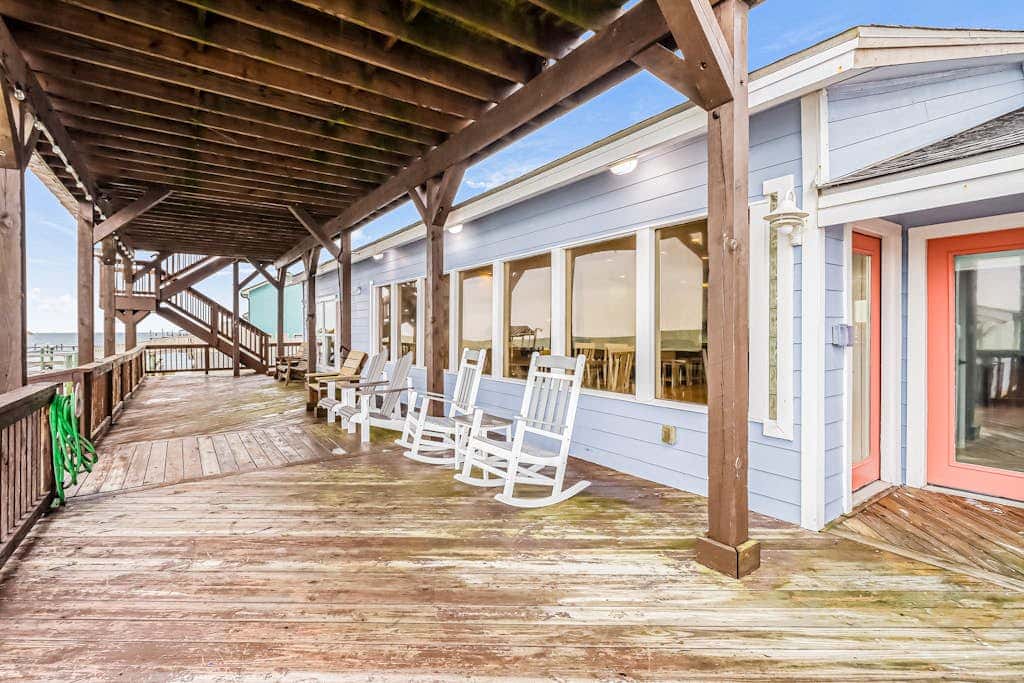 Bay Breeze Beauty - Waterfront, Hot Tub & Dogs OK