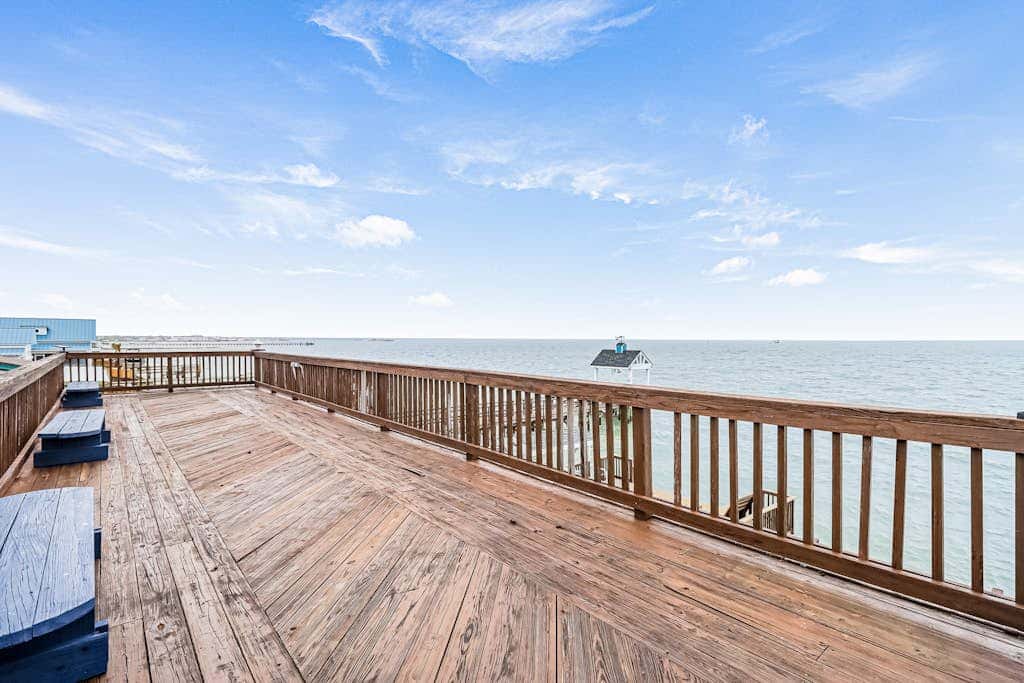 Bay Breeze Beauty - Waterfront, Hot Tub & Dogs OK