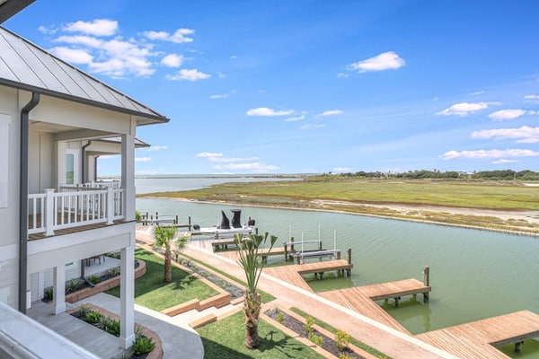 Waterfront villa with dock, 2 tandem kayaks, bay views, pool & hammocks