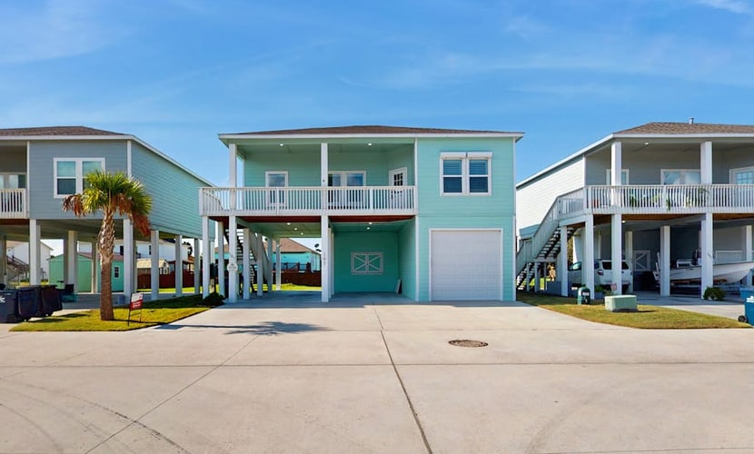 Charming Home w/ shared pool, boat launch & boat wash, fishing & golf nearby