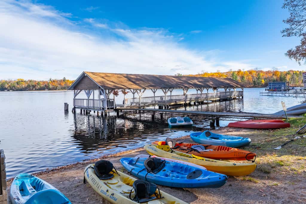 Oakwood Cabin, Resort, Lake, Beach, Kayaks & More