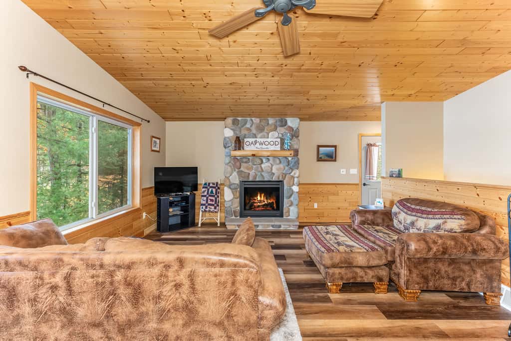 Oakwood Cabin, Resort, Lake, Beach, Kayaks & More