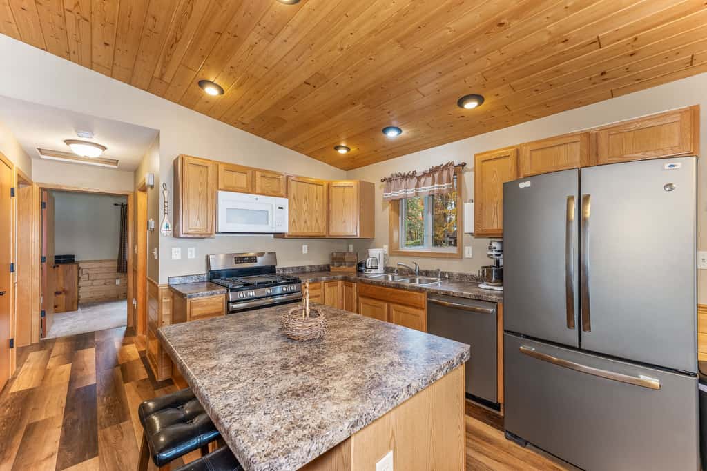 Oakwood Cabin, Resort, Lake, Beach, Kayaks & More