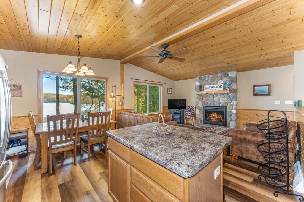 Oakwood Cabin, Resort, Lake, Beach, Kayaks & More