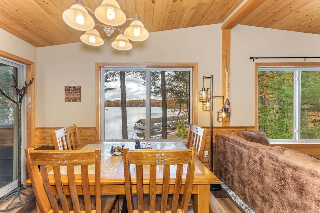 Oakwood Cabin, Resort, Lake, Beach, Kayaks & More