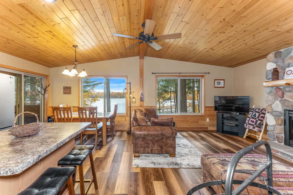Oakwood Cabin, Resort, Lake, Beach, Kayaks & More