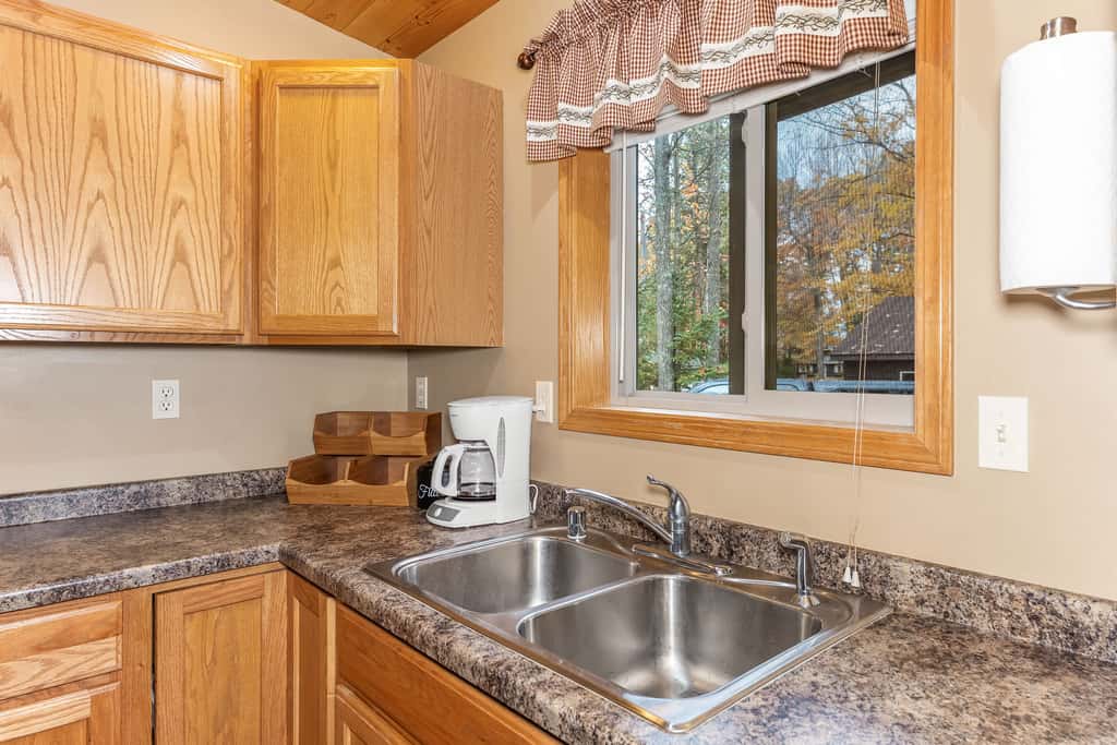 Oakwood Cabin, Resort, Lake, Beach, Kayaks & More