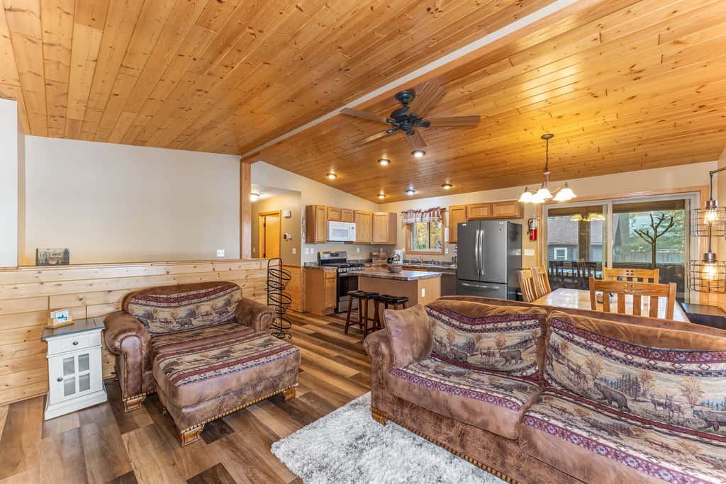 Oakwood Cabin, Resort, Lake, Beach, Kayaks & More