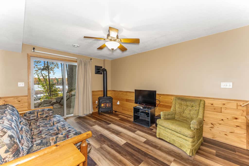 Oakwood Cabin, Resort, Lake, Beach, Kayaks & More