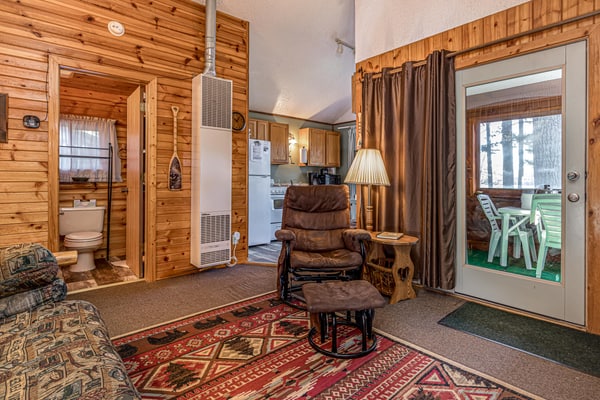 Acorn Cabin, Resort, Lake, Beach, Kayaks & More