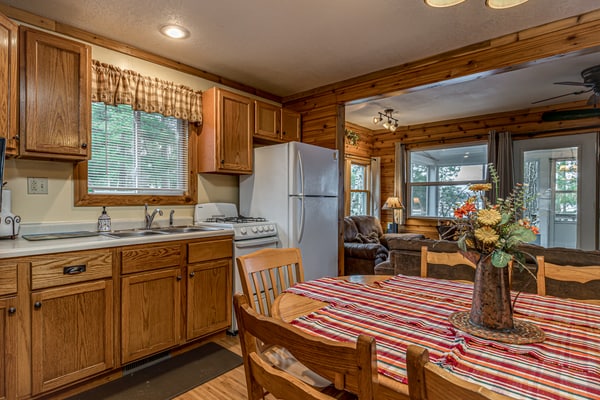 Ashwood Cabin, Resort, Lake, Beach, Kayaks & More