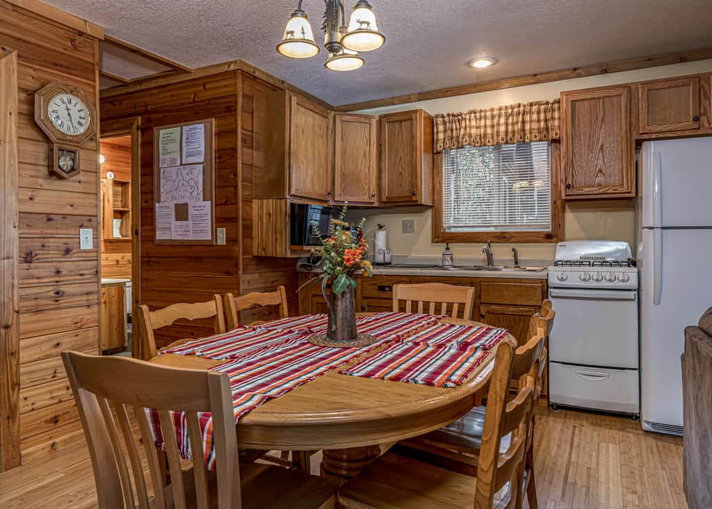 Ashwood Cabin, Resort, Lake, Beach, Kayaks & More