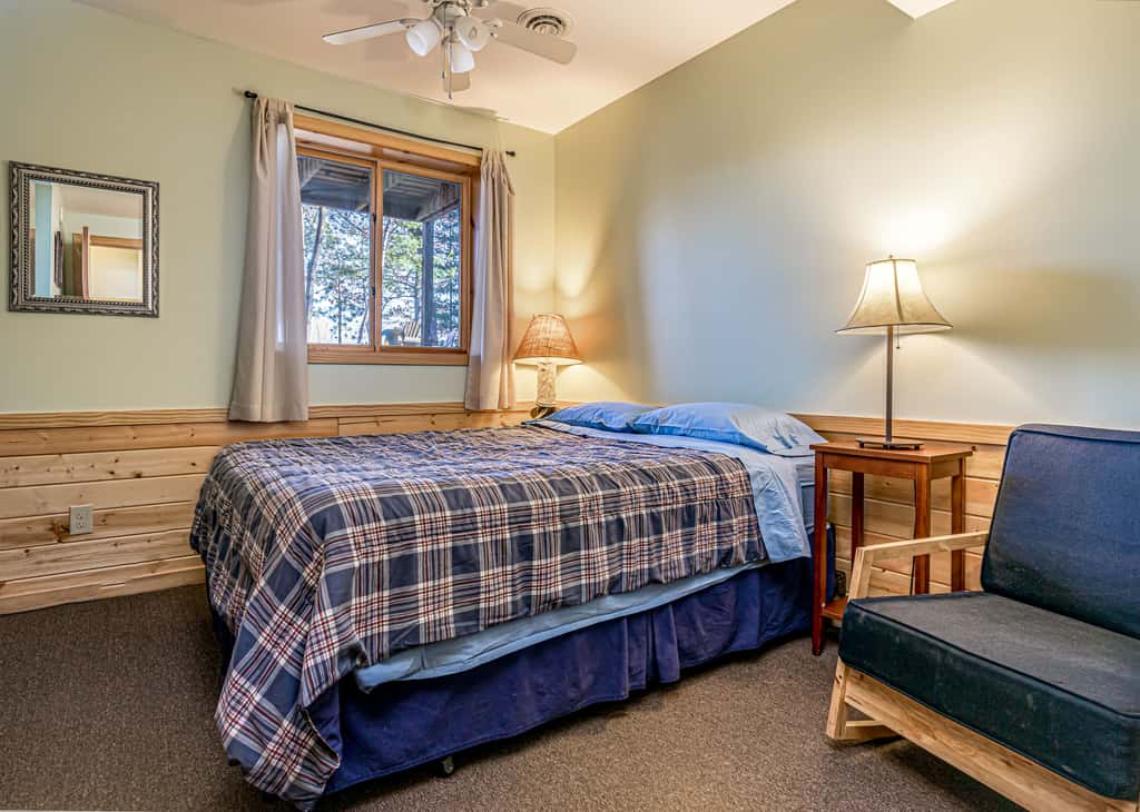 Pinewood Cabin, Resort, Lake, Beach, Kayaks & More