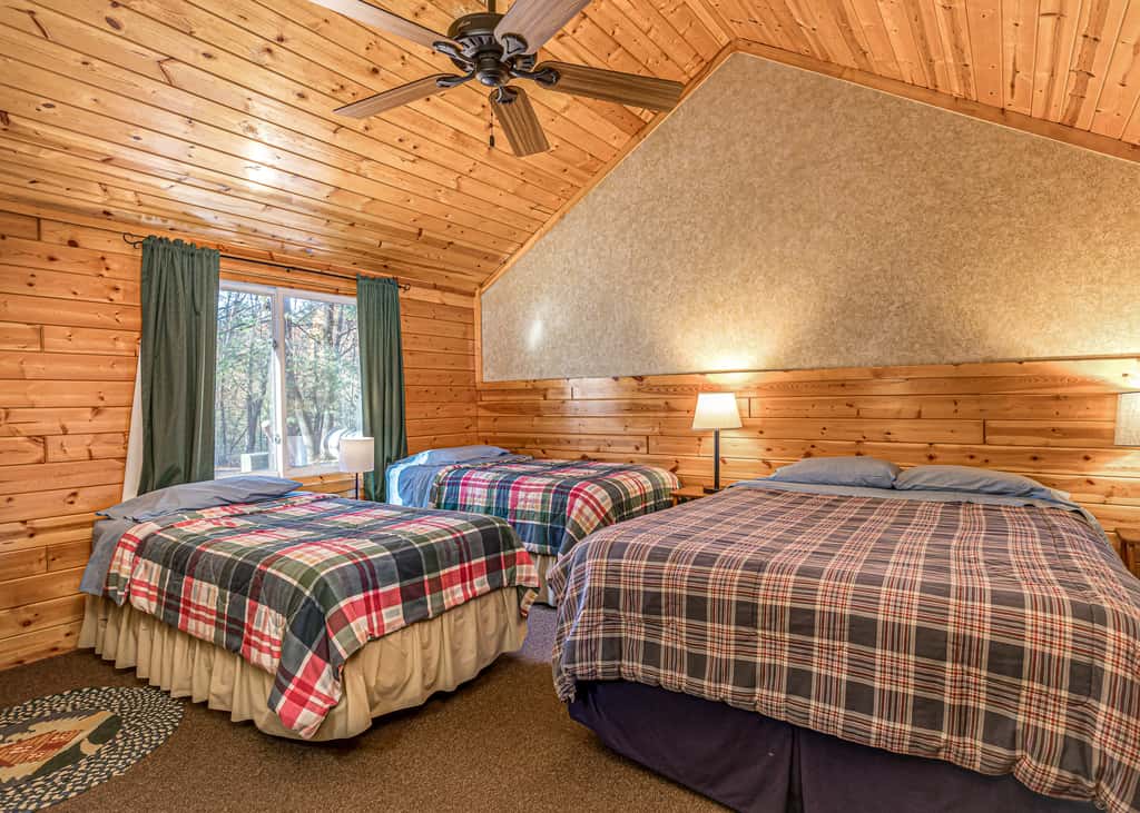 Pinewood Cabin, Resort, Lake, Beach, Kayaks & More