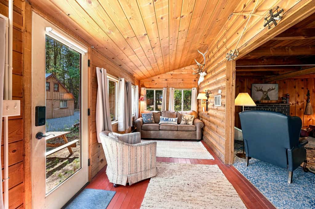 Cozy Lakeside Cabin: Dock, Deck, & Pet Friendly
