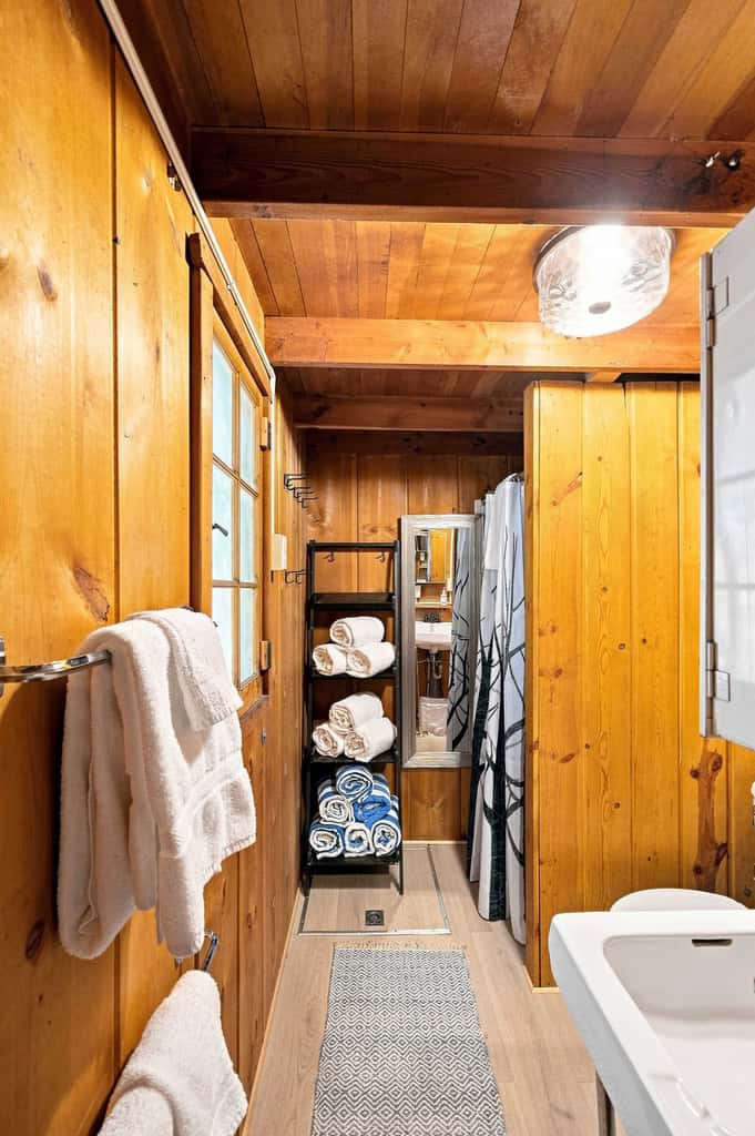 Cozy Lakeside Cabin: Dock, Deck, & Pet Friendly