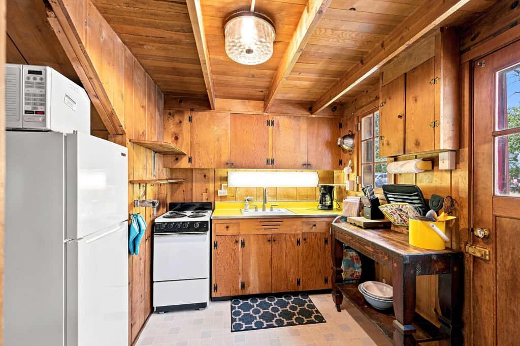 Cozy Lakeside Cabin: Dock, Deck, & Pet Friendly