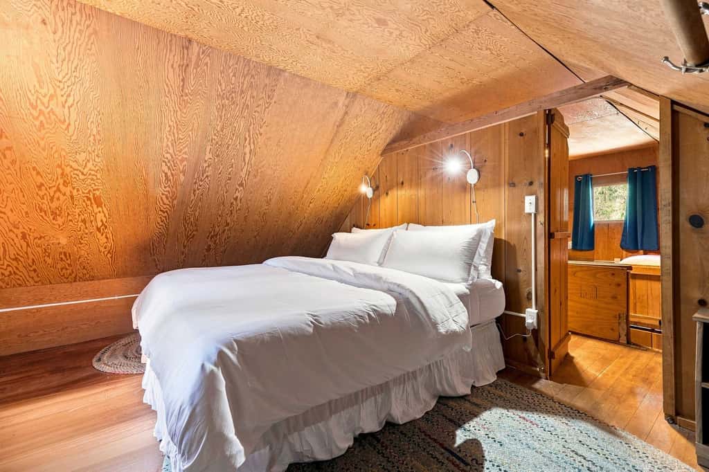 Cozy Lakeside Cabin: Dock, Deck, & Pet Friendly