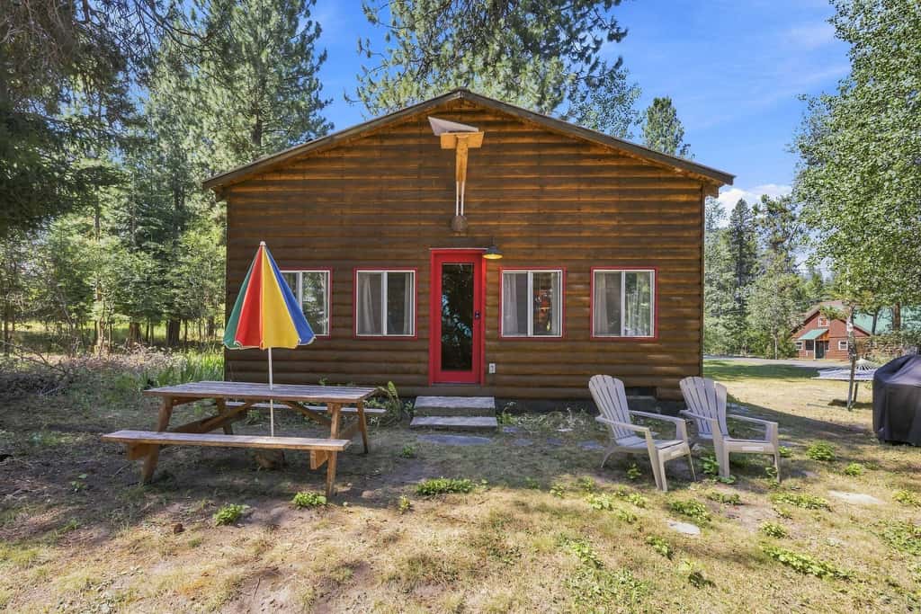 Cozy Lakeside Cabin: Dock, Deck, & Pet Friendly
