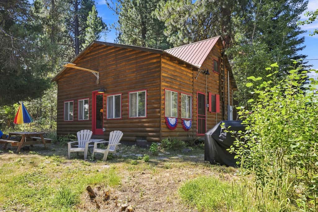 Cozy Lakeside Cabin: Dock, Deck, & Pet Friendly