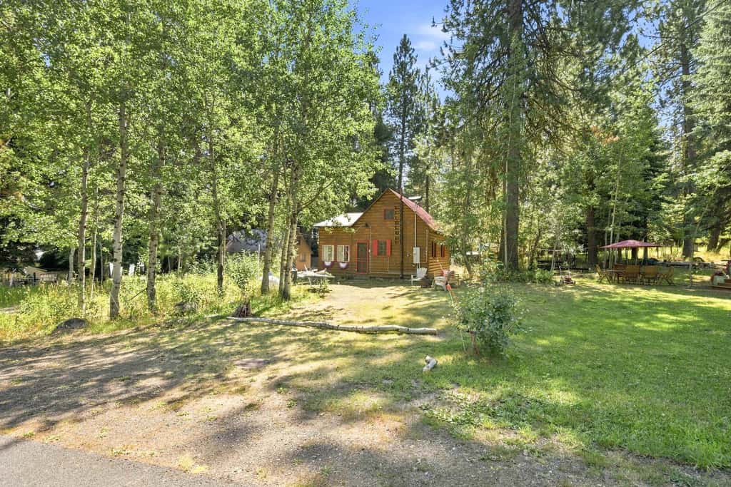 Cozy Lakeside Cabin: Dock, Deck, & Pet Friendly