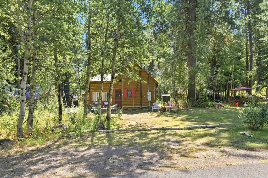 Cozy Lakeside Cabin: Dock, Deck, & Pet Friendly