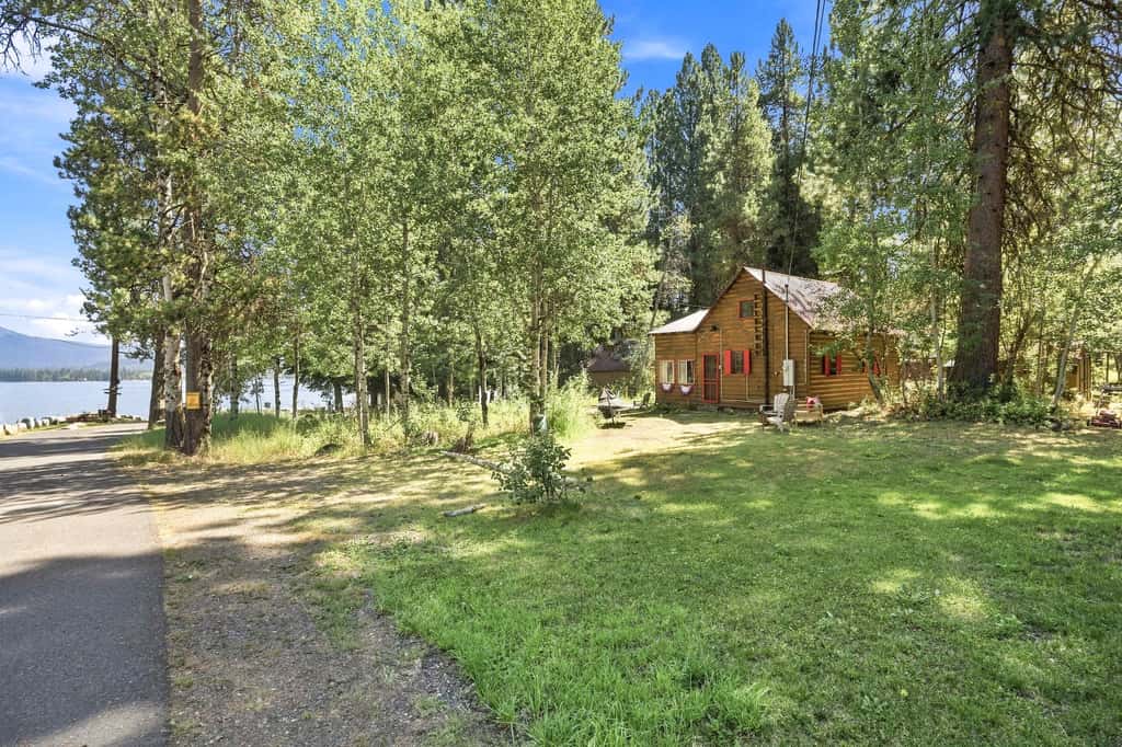 Cozy Lakeside Cabin: Dock, Deck, & Pet Friendly