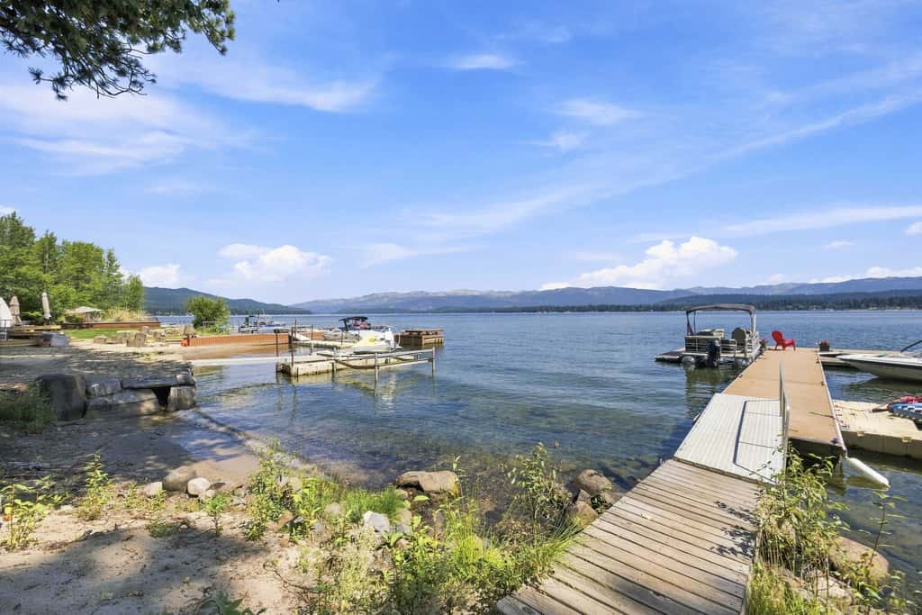 Cozy Lakeside Cabin: Dock, Deck, & Pet Friendly