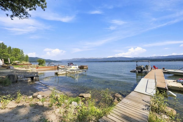 A cozy, historic and pet-friendly McCall cabin just steps from Payette Lake. With a shared dock, private boat slip, quiet neighborhood setting, and Shore Lodge just a two-minute walk away, this is a wonderful place to slow down, enjoy the lake, and experience the charm of old McCall. One pet up to 45 lbs is welcome (please note there is an additional pet cleaning fee).