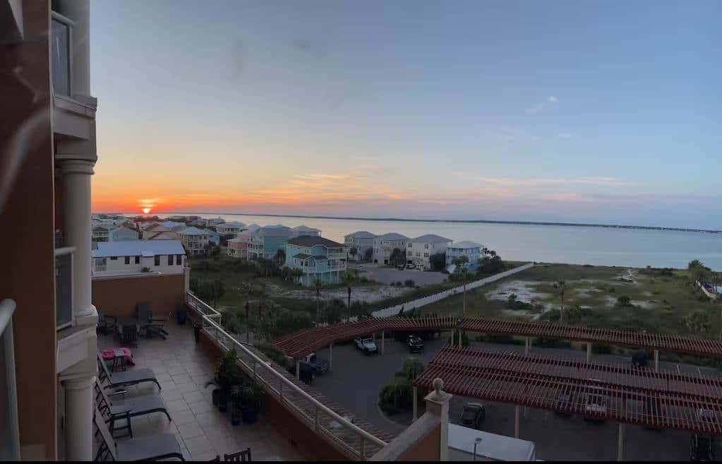 Ocean Front Condo with Pools, Sauna, Tennis & Gym