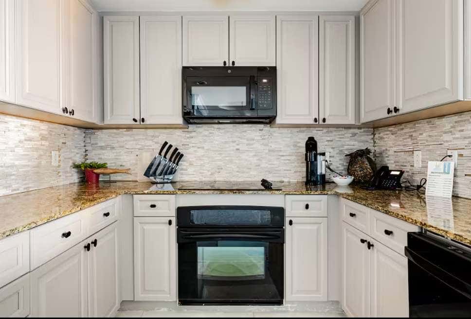 Ocean Front Condo with Pools, Sauna, Tennis & Gym