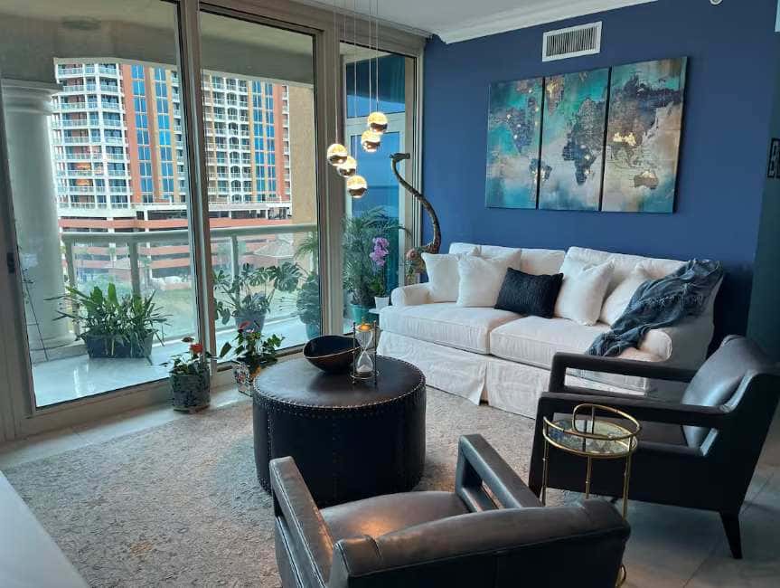 Ocean Front Condo with Pools, Sauna, Tennis & Gym