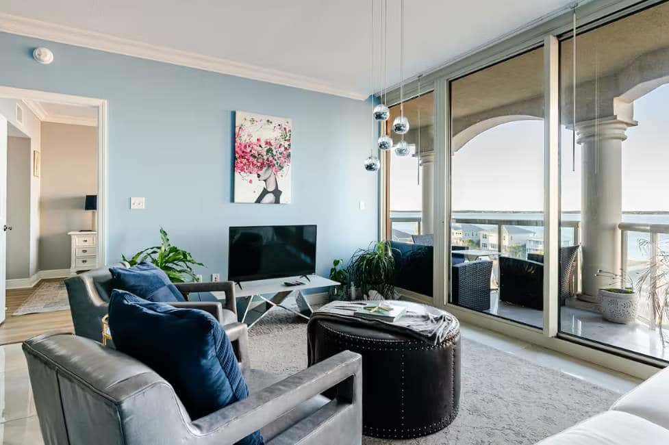 Ocean Front Condo with Pools, Sauna, Tennis & Gym