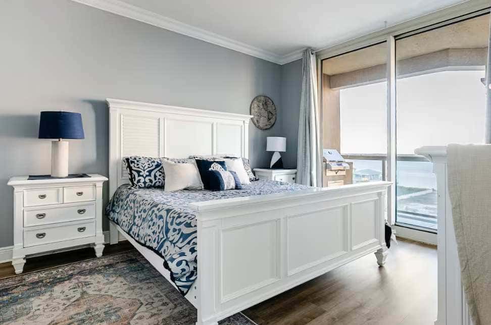Ocean Front Condo with Pools, Sauna, Tennis & Gym