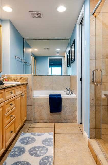 Ocean Front Condo with Pools, Sauna, Tennis & Gym