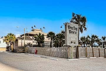 Ocean Front Condo with Pools, Sauna, Tennis & Gym