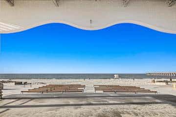 Ocean Front Condo with Pools, Sauna, Tennis & Gym