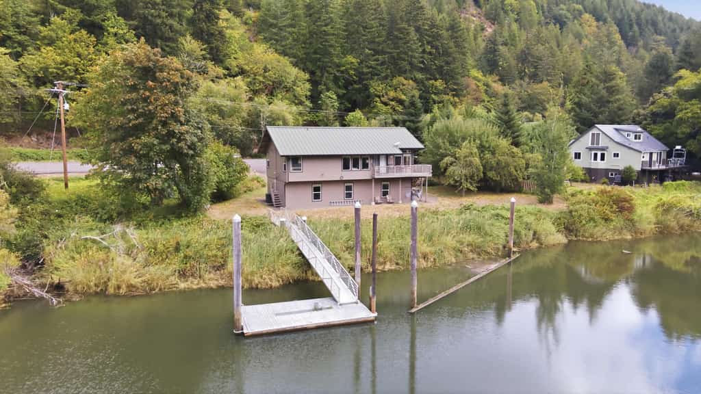 Riverfront Retreat - Private Dock - Fishing Fun