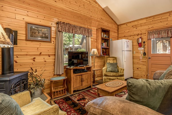 Cedarwood Cabin, resort amenities, Lake, Beach
